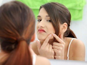 How to remove pimples naturally?